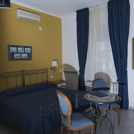 Margherita Hotel Nápoles